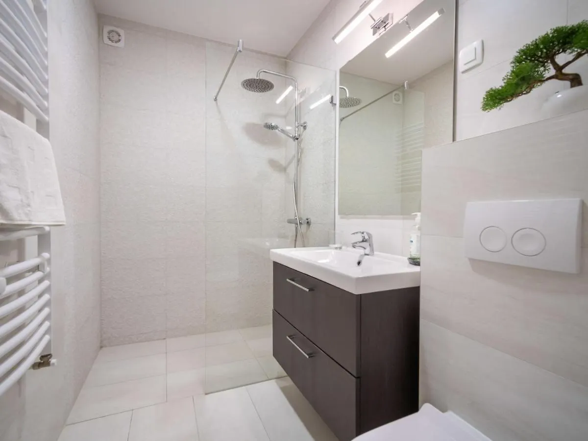 Apartment Damir-1 Crikvenica 0*,